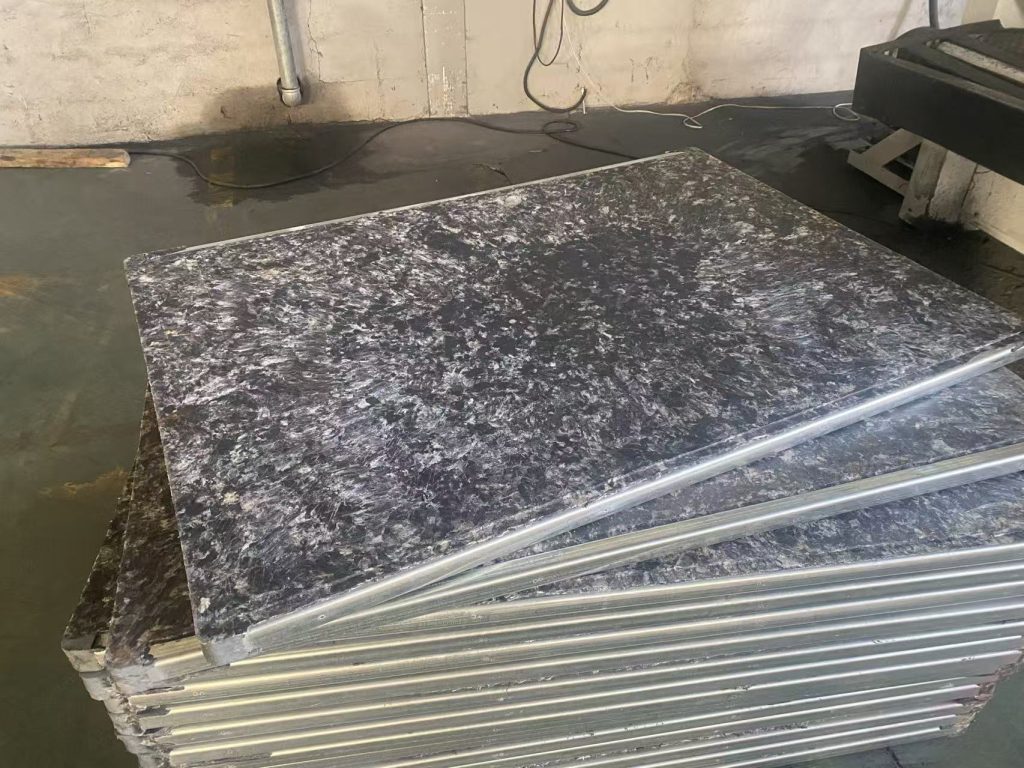Compression molding process for GMT pallet manufacturing