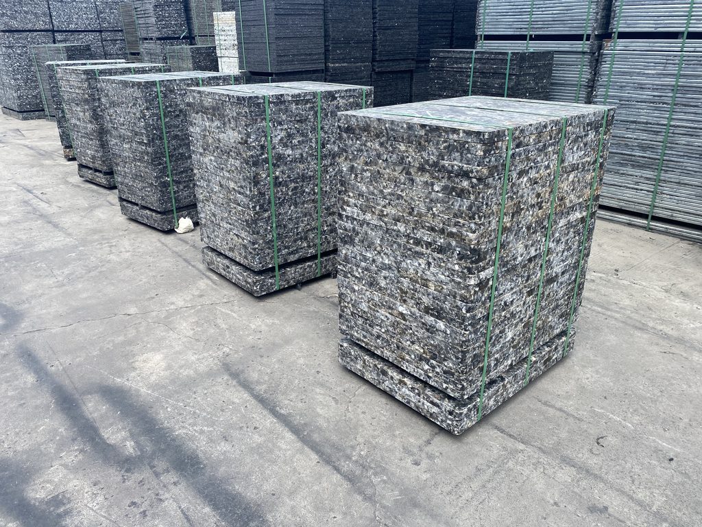 Glass fiber GMT pallet used as bottom mold in automated brick making production line