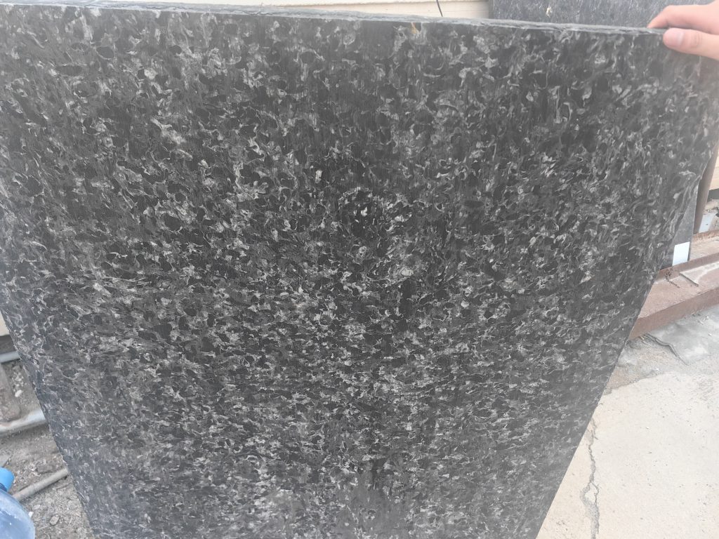 Heated compression mold forming GMT pallet structure