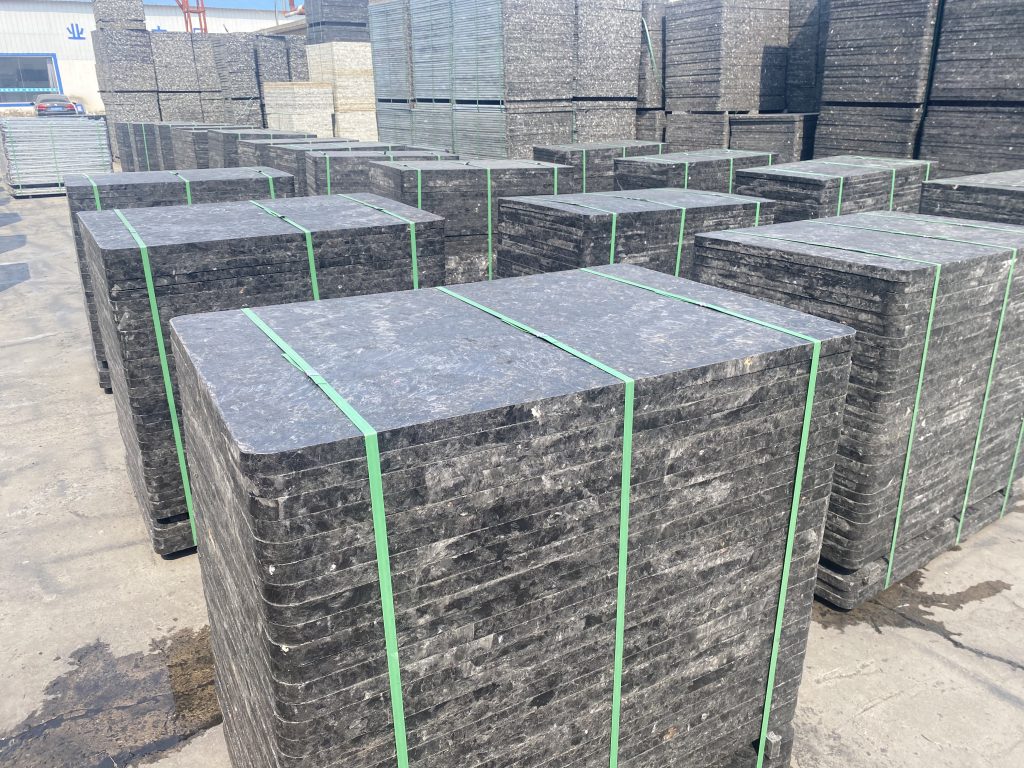 Multiple GMT pallets in high-volume automated concrete block production