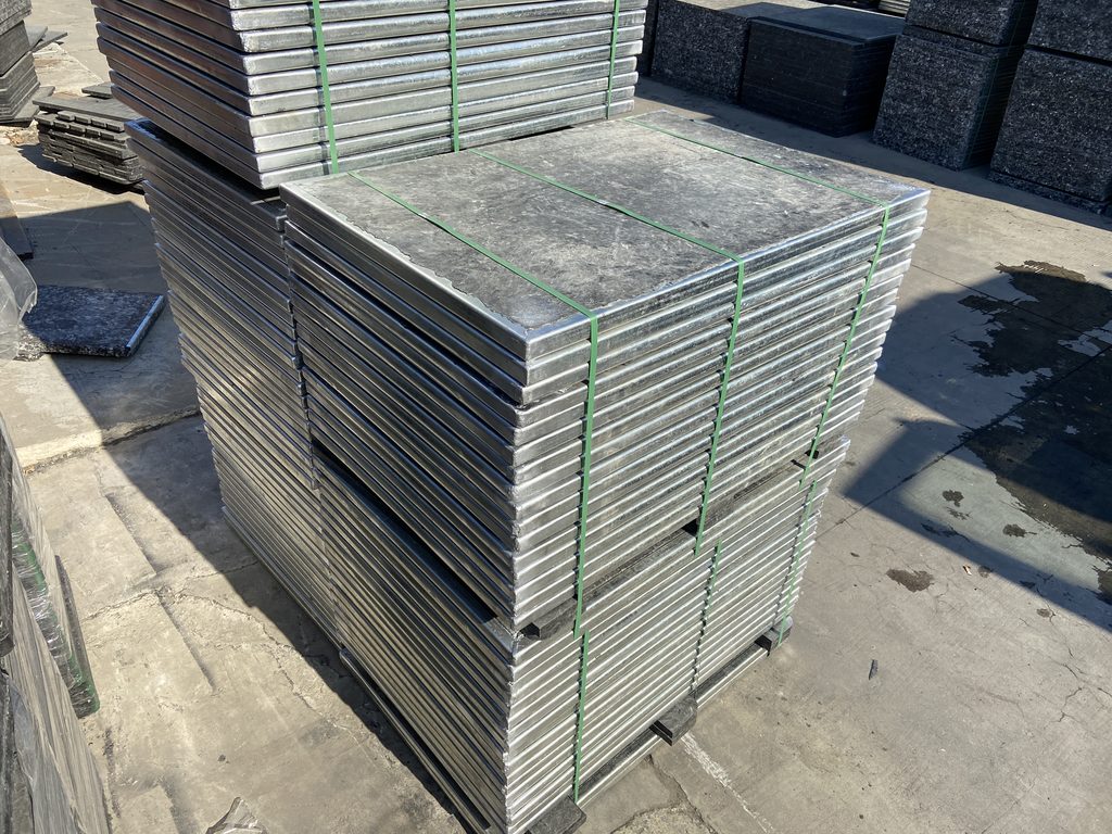UV resistance and surface stability of GMT brick pallets in desert conditions