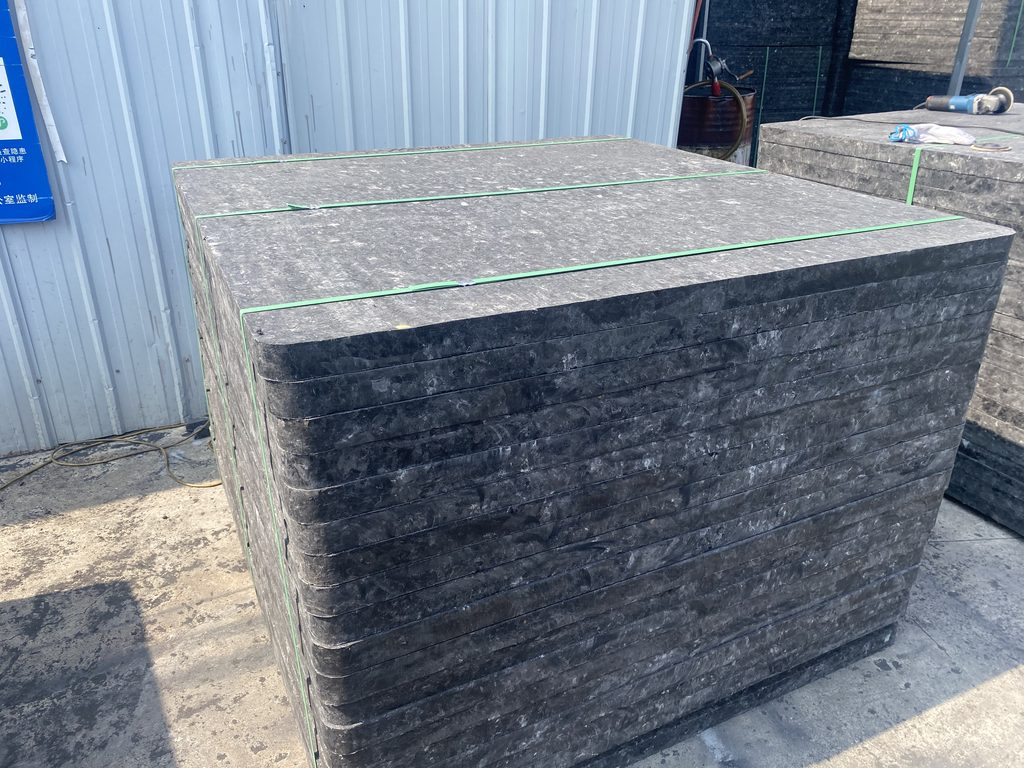 Storage conditions and environmental stress factors accelerating pallet warping